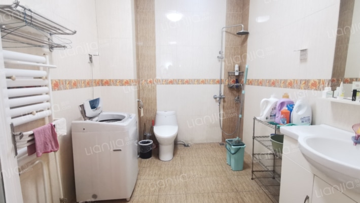 70年大产权，房证满二，次新房，通勤北京，交通方便。-卫生间A