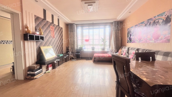 小区出行方便，周有菜市场，医院 ，校园  公园 车站-客厅A