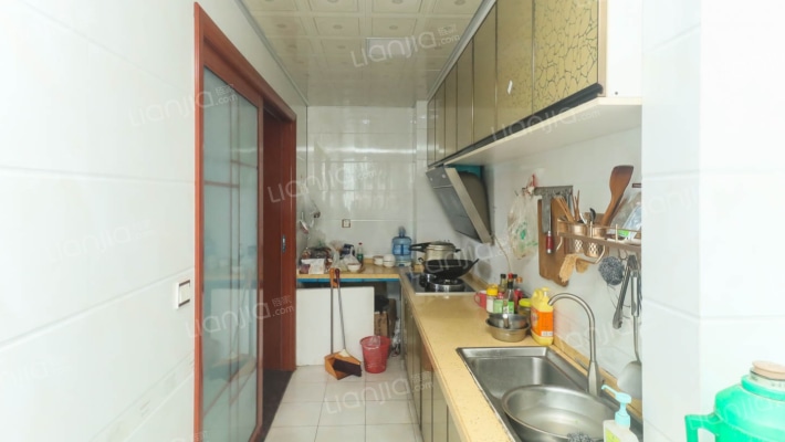 世纪锦江精装两室带弧形阳台 户型方正采光好-厨房