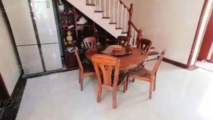 爱丁堡南入户，大院子，精装修品牌家具家电，证满-餐厅