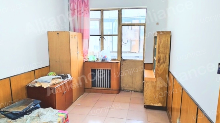 范阳路沿线房本满五 实用面积大 无遮挡-卧室A