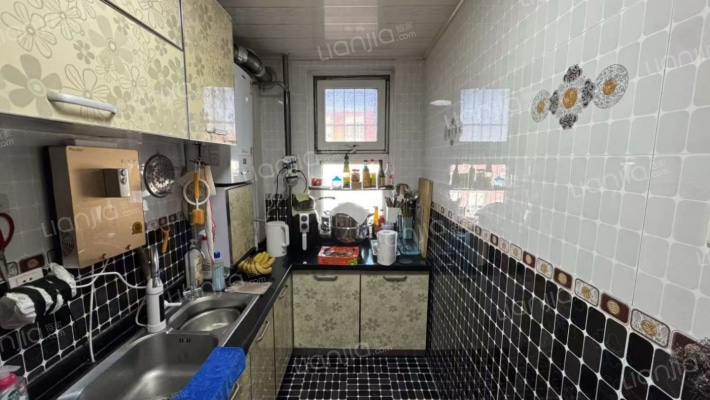 东兴南街电梯房，精装两居室 南北通透好楼层 交通便利-厨房