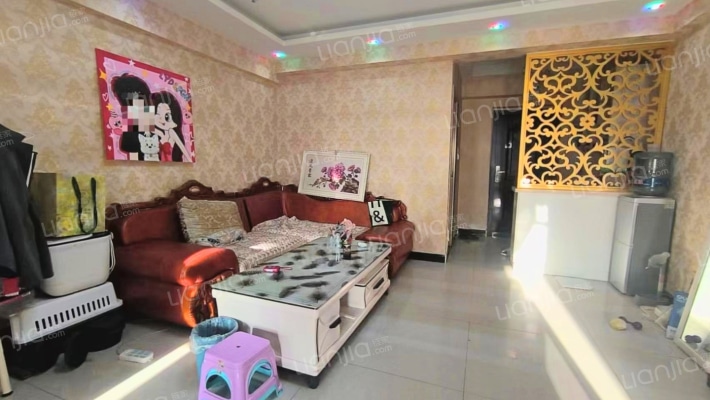 弘德缘，交通购物方便，南面就是宜佳旺-客厅