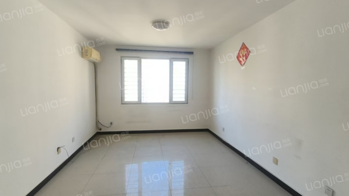 通勤方便838车站出京首站 南北通透双阳台 两居室-客厅