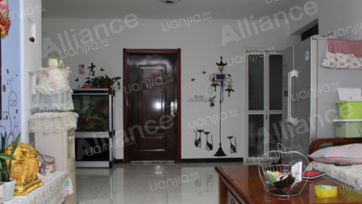 一梯两户，大三居，精装自住房。-餐厅