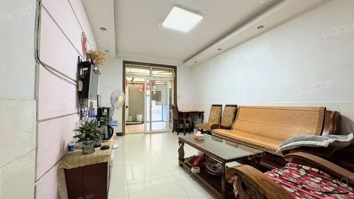 怡荷新村二手房实景图