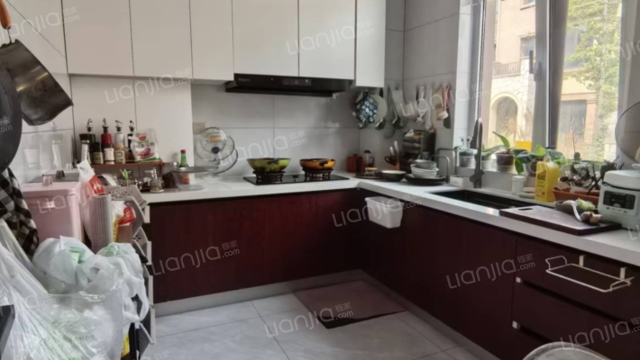 哈佛小镇子 大院子  还是精装修  您说哇塞不哇塞吧-厨房