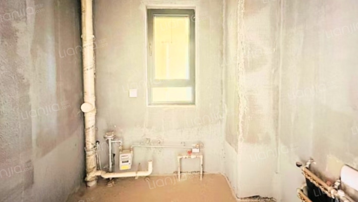 中冶一期，集中供暖，南北通透三居室，中低楼层-厨房