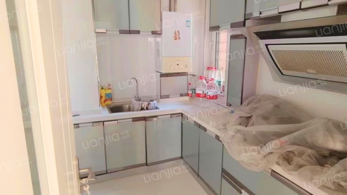 此房，户型好，采光充足，配套设施好，交通便利-厨房