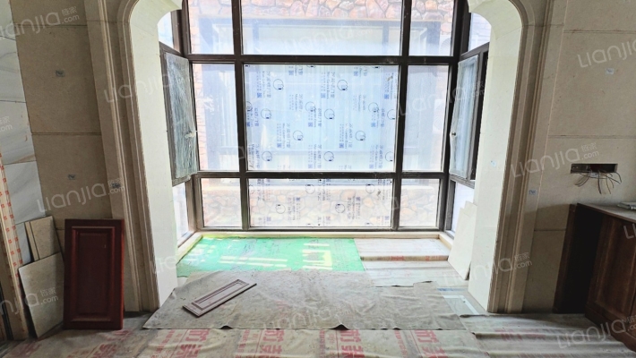 江畔豪庭二手房实景图