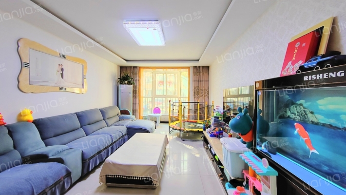 此房70年大产权南北通透两居室，精装自住，保持良好-客厅