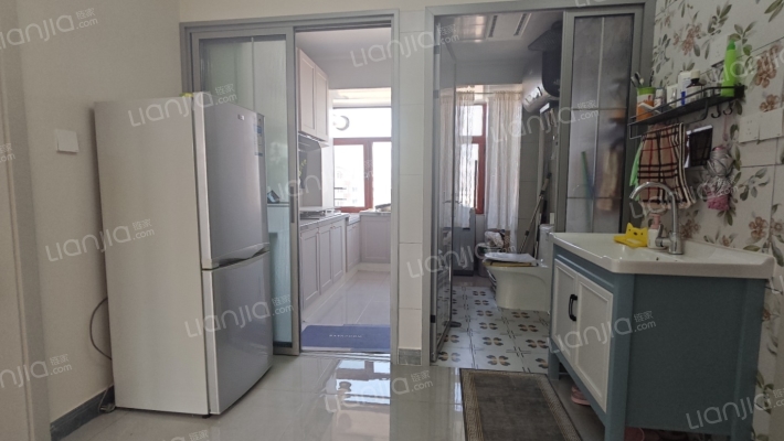 107国道边上  精装修没住过  户型方正 采光充足-餐厅