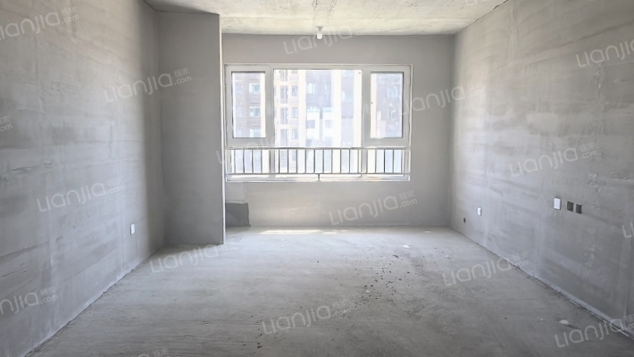 钻石商圈，双卧朝南，双卫生间，客厅带阳台，购物便捷-客厅