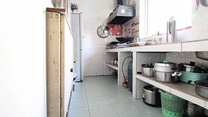 清香坪家属区中间楼层装修保持的好出行方便-厨房