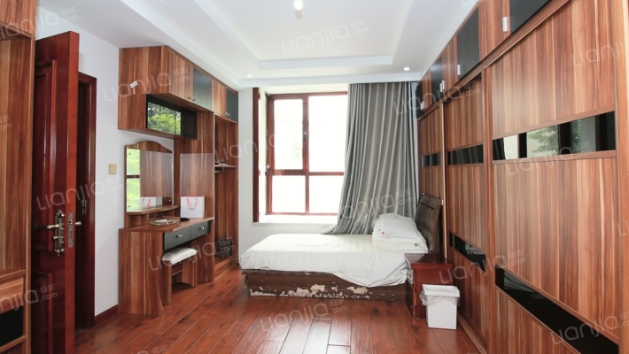 军欣别墅 带花园  满二精装修  停车方便-卧室F