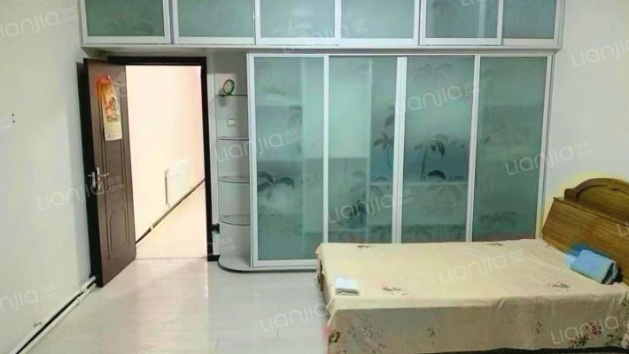 江畔名居小区二手房实景图