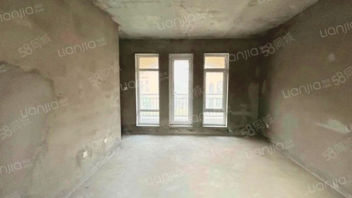 联排别墅 公园社区 环境优美 北入户 毛坯房-客厅A