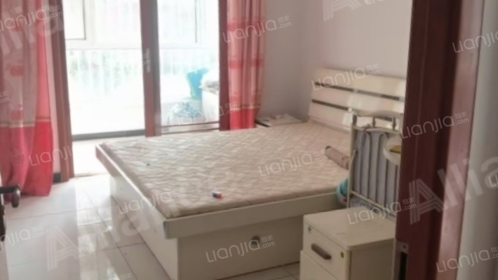 此房电梯房，中间楼层，毛坯房，可随意装修，房本在手-卧室A