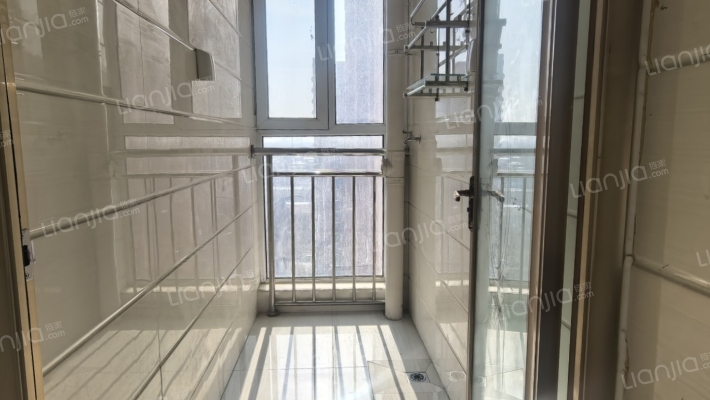 10多万精装集中供暖两居环境好有本-阳台