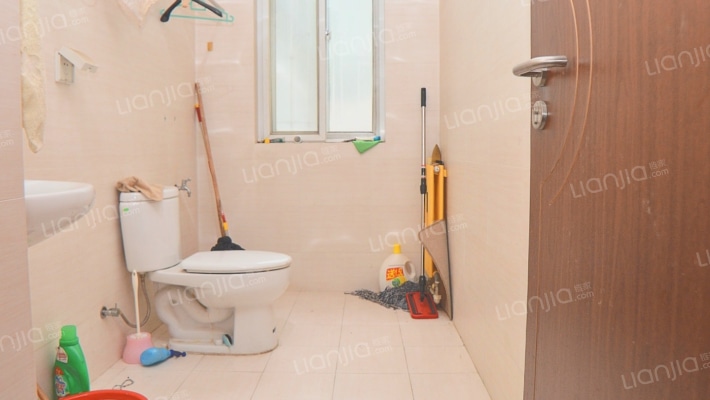 纯正别墅区一层带院南北通透环境好-卫生间A