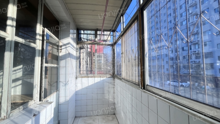 范阳路板楼2层，南北通透两居，房本满五唯一-阳台