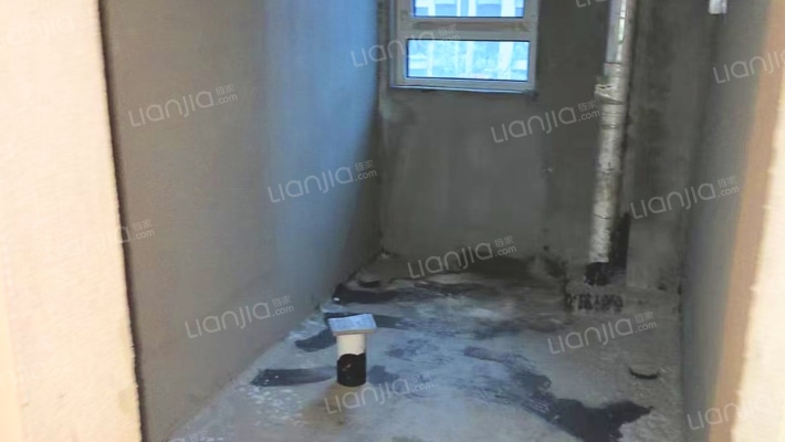 急售铂悦山，大三居，南北向，价格美丽-卫生间B