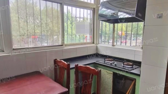 南北通透3居室，带地下室，干净整洁-厨房