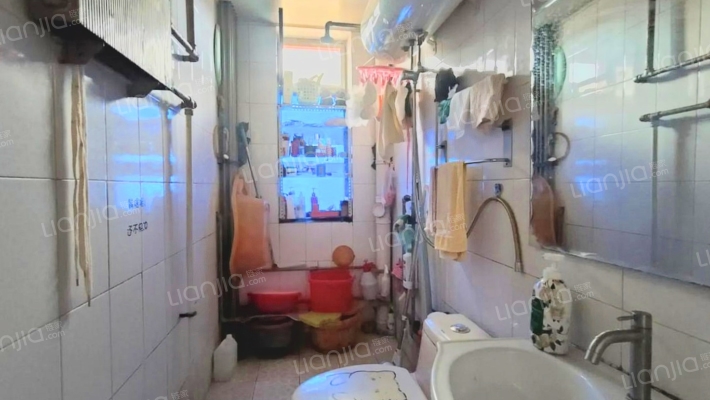 清凉寺区经典南北通透三居，拎包入住-卫生间