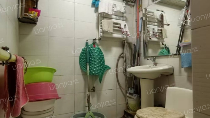 此房南北通透户型，采光好，社区停车方便-卫生间