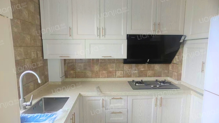 三利中和城C区南北通透大两居，精装修，看房方便随时-厨房