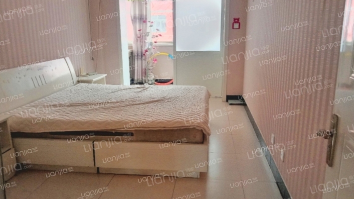 华阳路南北通透精装三居本满五年税费低-卧室A