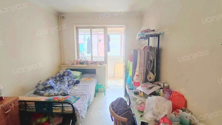 广场旁边公摊小板楼，南北通透大两居-卧室B