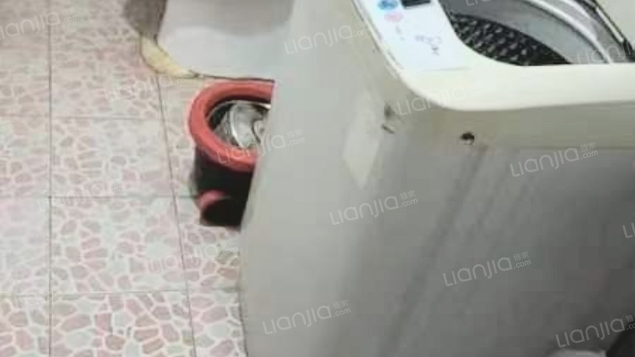 建设路南北两居中间层，生活方便单价低-卫生间