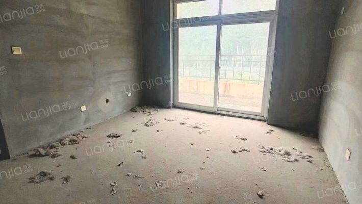 满五唯一别墅前后带小院，地上三层带露台-卧室C