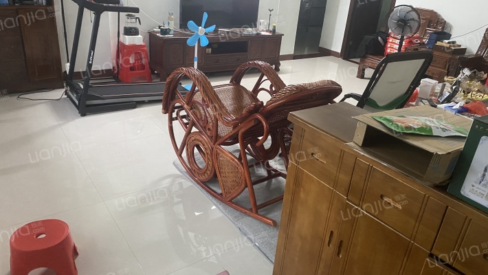 百货仓库小区二手房实景图