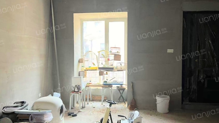 哈弗小镇联排别墅，低于开发商价格，房本满二诚意出售-客厅