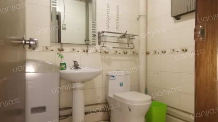 南北通透3居室，带地下室，干净整洁-卫生间