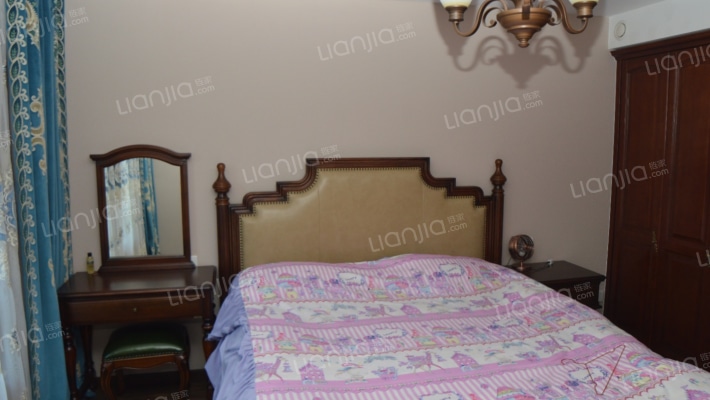 业主急售 爱丁堡 院子120平 南入户 上下三层 房本满2-卧室B