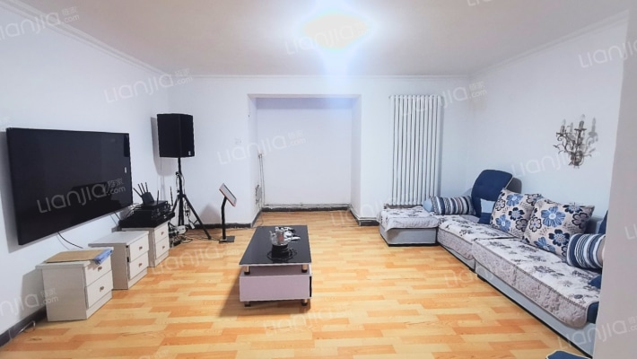 70年大产权，房证满二，次新房，通勤北京，交通方便。-客厅C