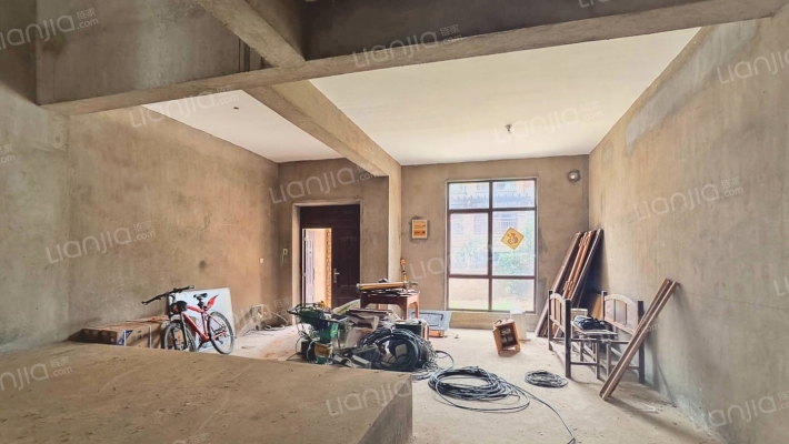 莱卡小镇逸墅二手房实景图