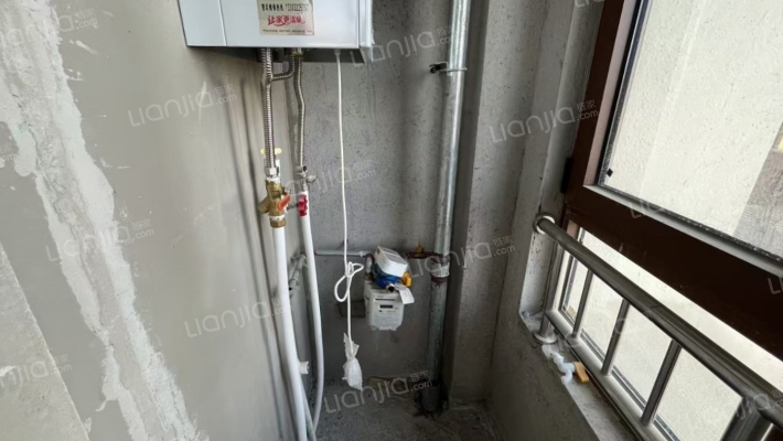 高铁东站附近，总价低，物业好，小区整体干净卫生-厨房