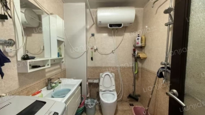 范阳路市医院旁南北通透三居室精装修-卫生间
