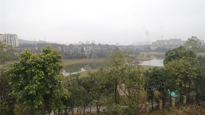 庆隆国际山外山独栋，看一线高尔夫的，业主诚心出售-窗外景观