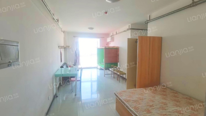 范阳路南，交通方便，中上楼层，有房本-卧室