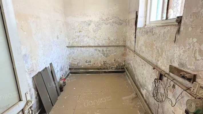 107国道旁 独门独户小院能过户 能翻盖-餐厅