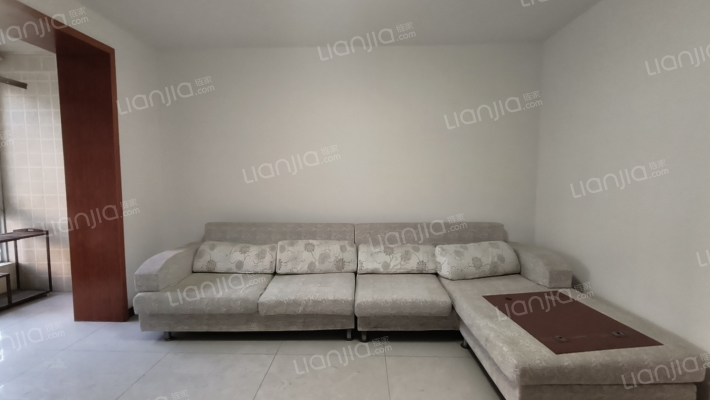 水岸花城，南北通透，户型方正，集中供暖。-客厅A