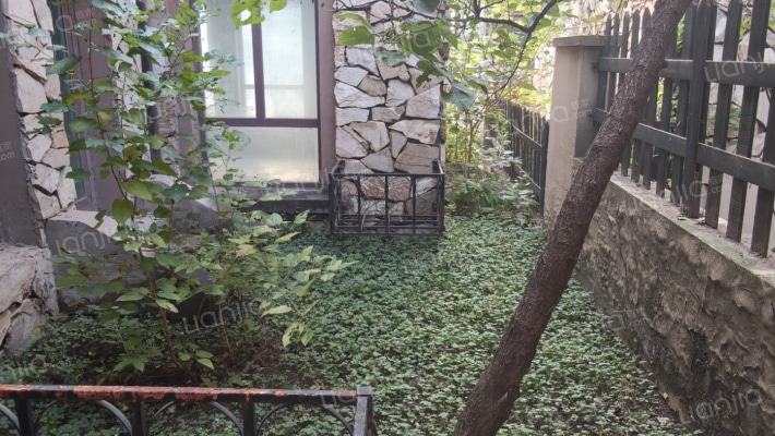 南入户联排别墅，诚意出售，房本在手，业主急售价格低-花园