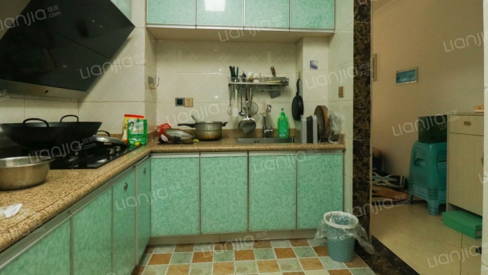 房子业主自己装修    装修的比较可以   户型有改动-厨房