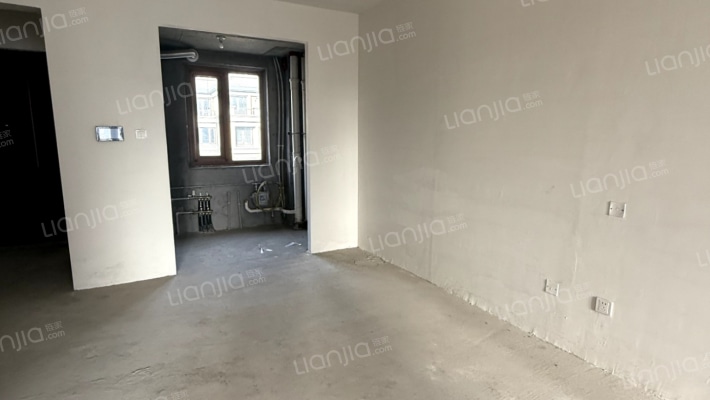 鸿坤理想尔湾 4室2厅 南 北-餐厅