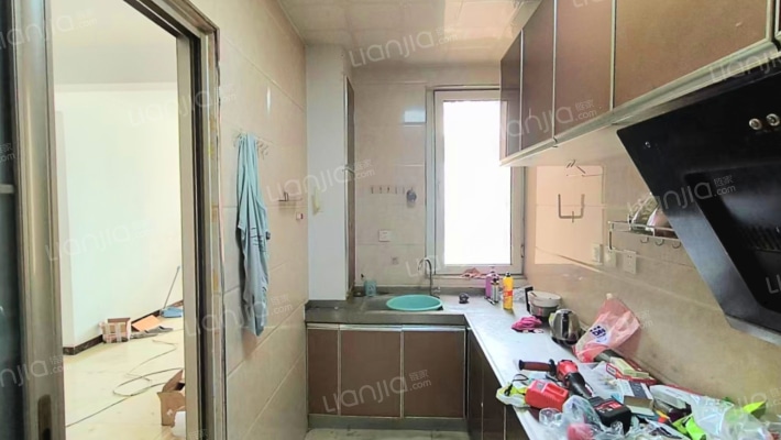 水岸花城南北通透两居室中高楼层采光视野好-厨房